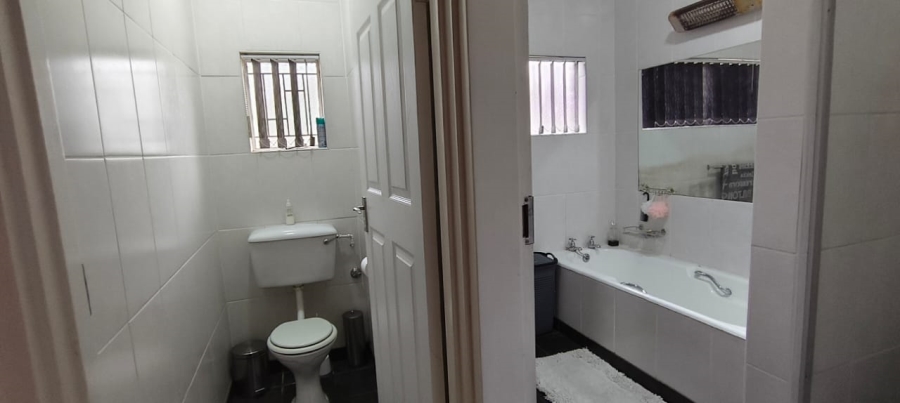 5 Bedroom Property for Sale in Pellissier Free State